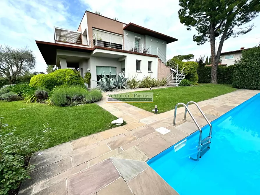 Immagine 1 di Villa in vendita  in Via della Valle a Moniga Del Garda