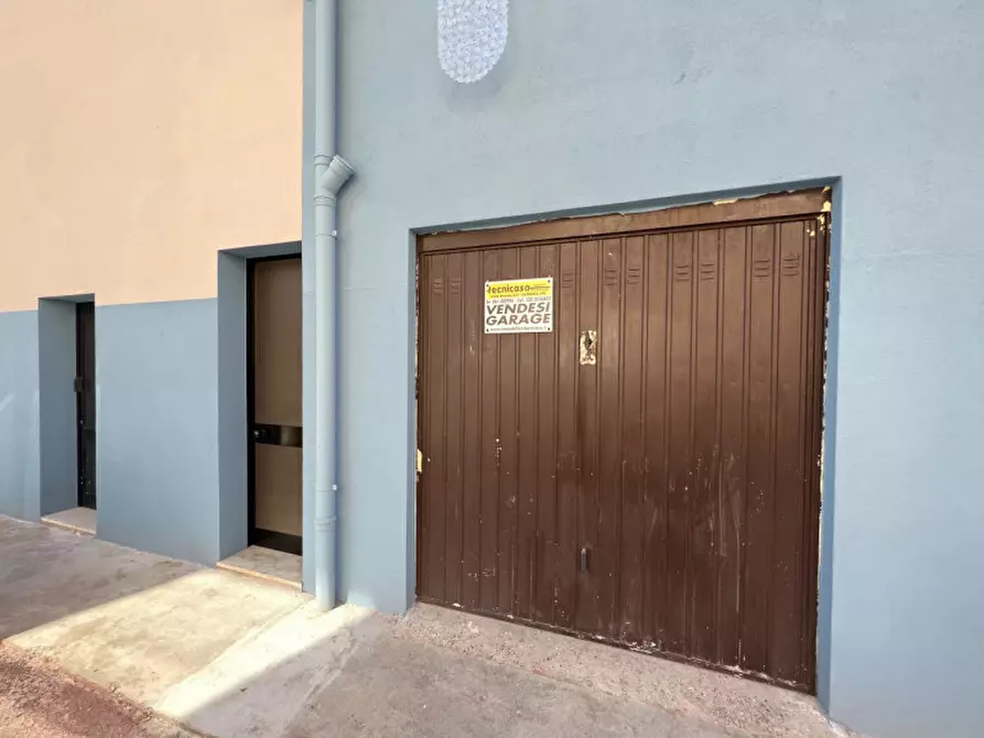 Immagine 1 di Garage in vendita  in Via Granatieri di Sardegna a Chioggia