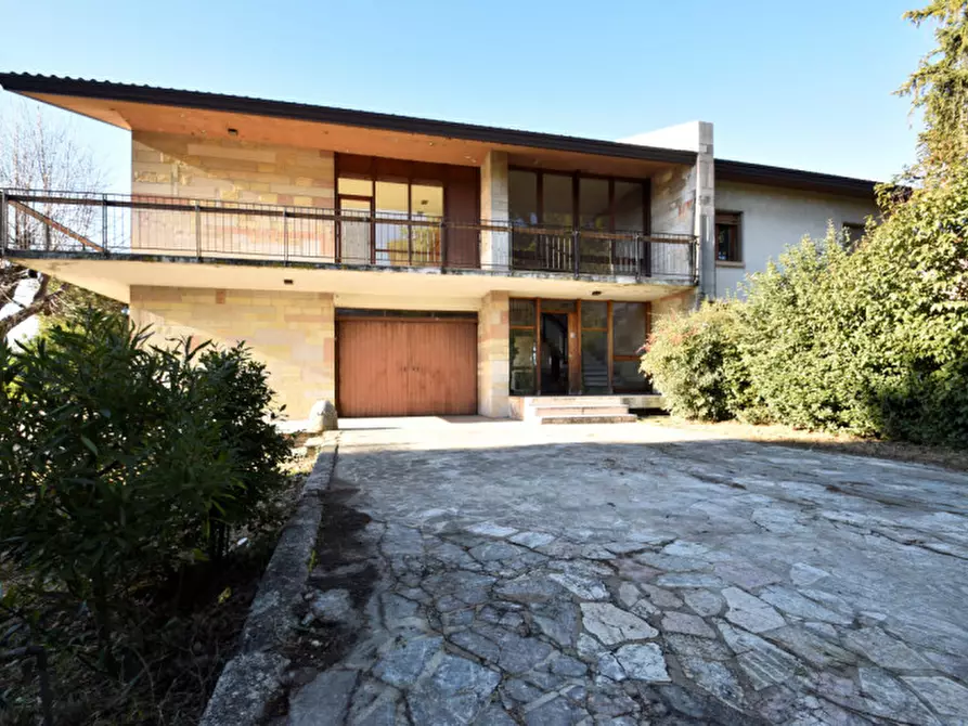 Immagine 1 di Villa in vendita  in Via De Gasperi 63 a Sant'ambrogio Di Valpolicella