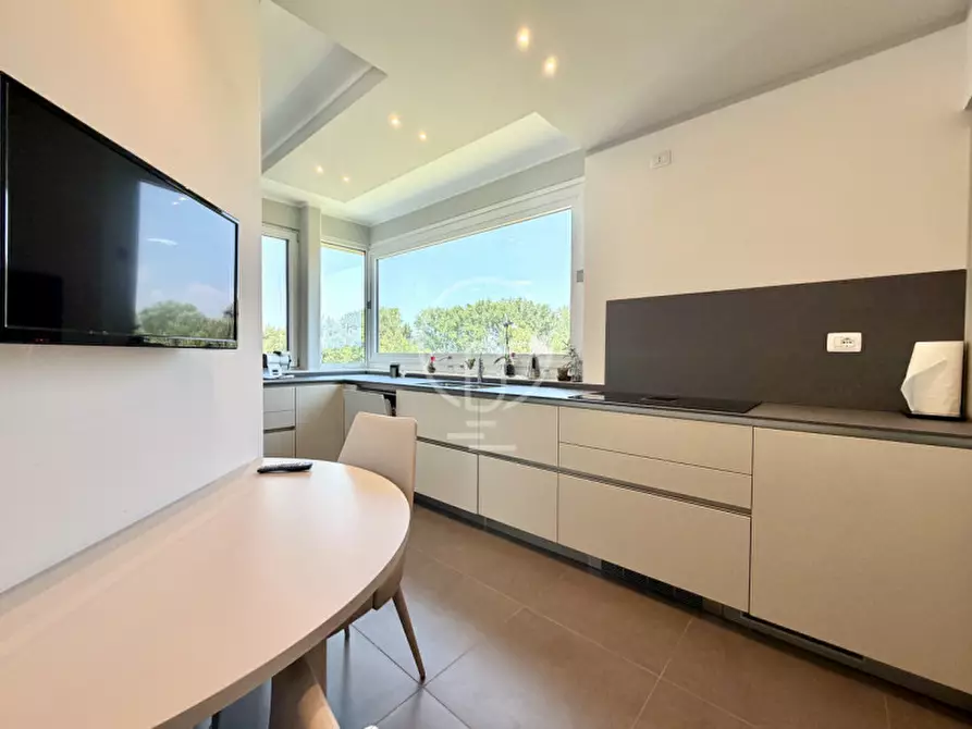 Immagine 13 di Appartamento in vendita  a Desenzano Del Garda