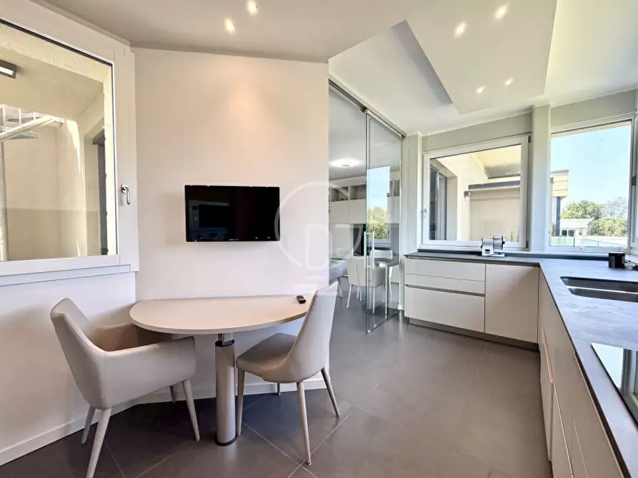 Immagine 14 di Appartamento in vendita  a Desenzano Del Garda
