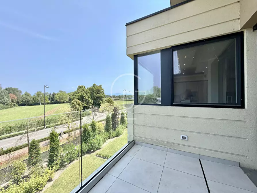 Immagine 18 di Appartamento in vendita  a Desenzano Del Garda