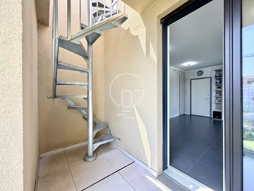 Immagine 25 di Appartamento in vendita  a Desenzano Del Garda