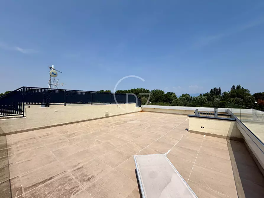 Immagine 26 di Appartamento in vendita  a Desenzano Del Garda