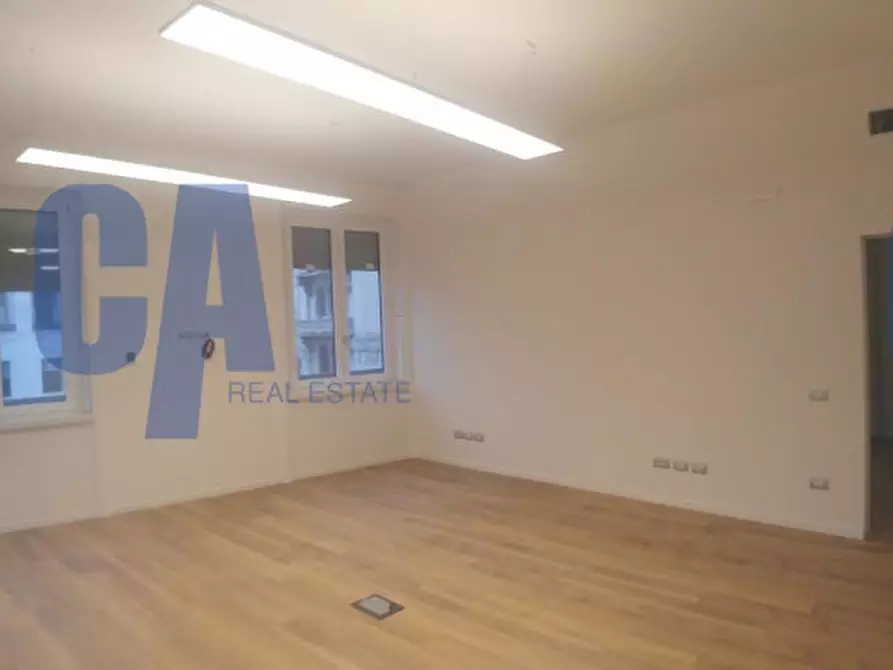 Immagine 2 di Ufficio in affitto  in VIA FREGUGLIA CARLO a Milano