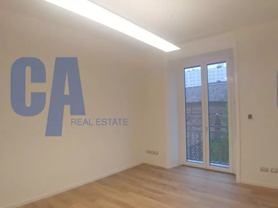 Immagine 8 di Ufficio in affitto  in VIA FREGUGLIA CARLO a Milano