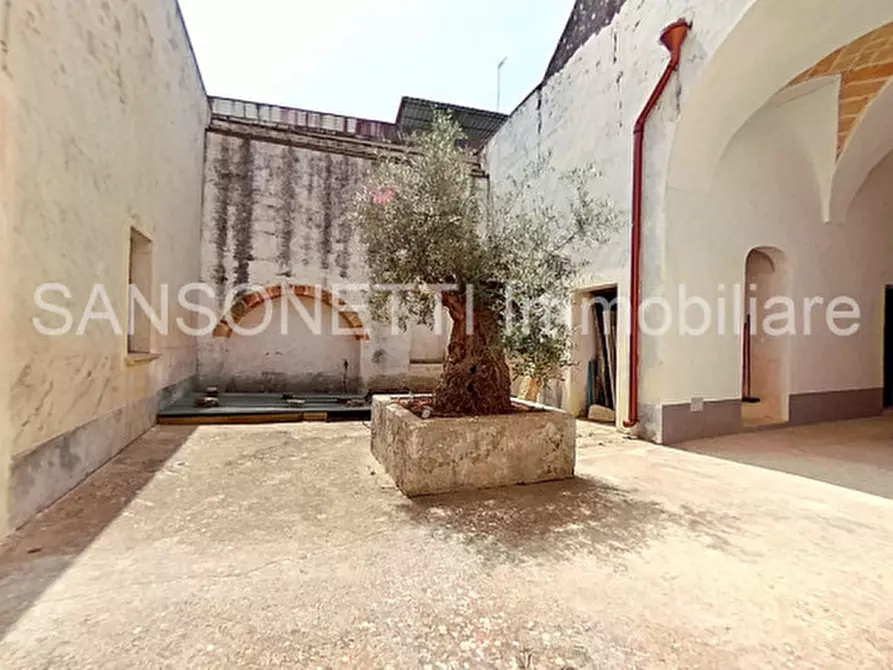 Immagine 4 di Palazzo in vendita  a Specchia