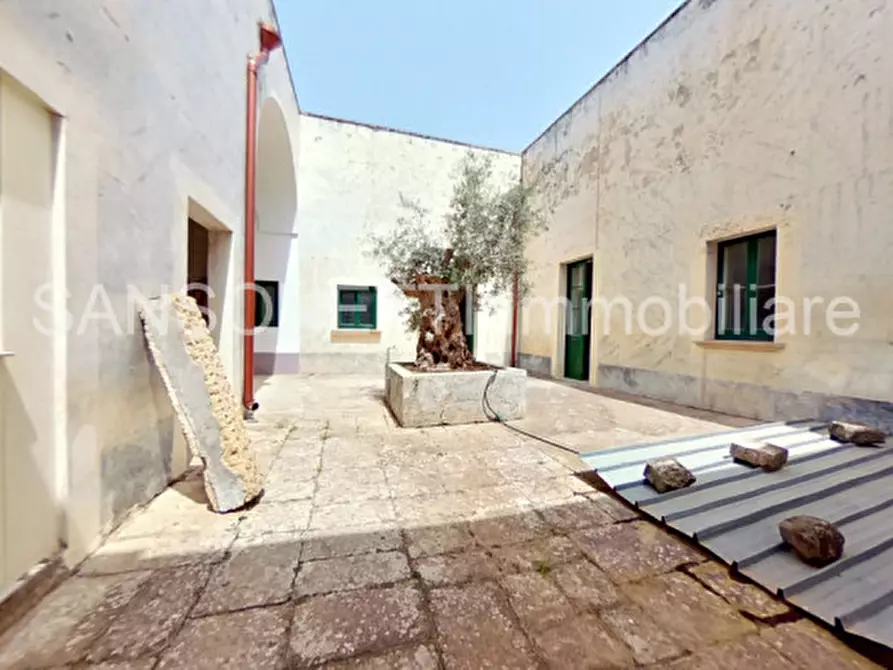 Immagine 5 di Palazzo in vendita  a Specchia