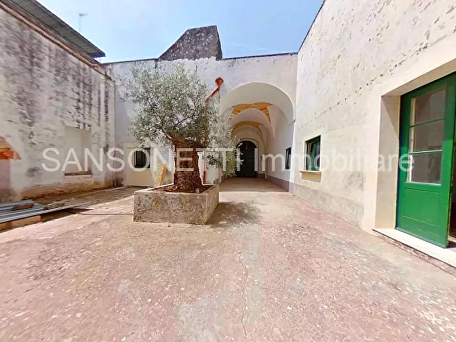 Immagine 6 di Palazzo in vendita  a Specchia