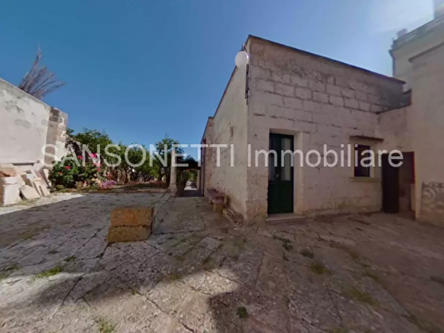 Immagine 19 di Palazzo in vendita  a Specchia