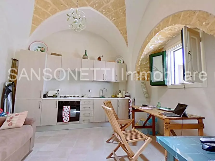 Immagine 21 di Palazzo in vendita  a Specchia