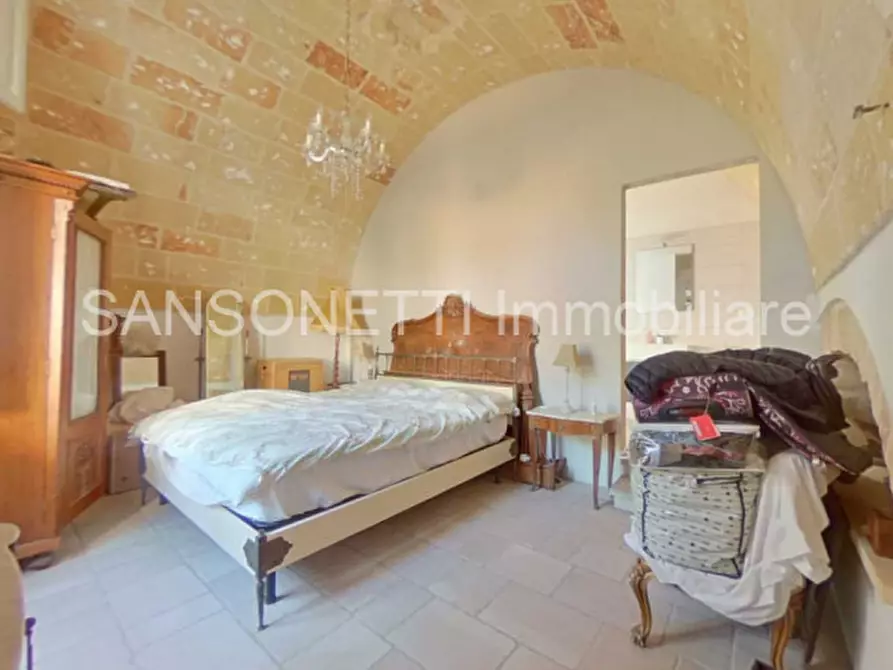 Immagine 22 di Palazzo in vendita  a Specchia