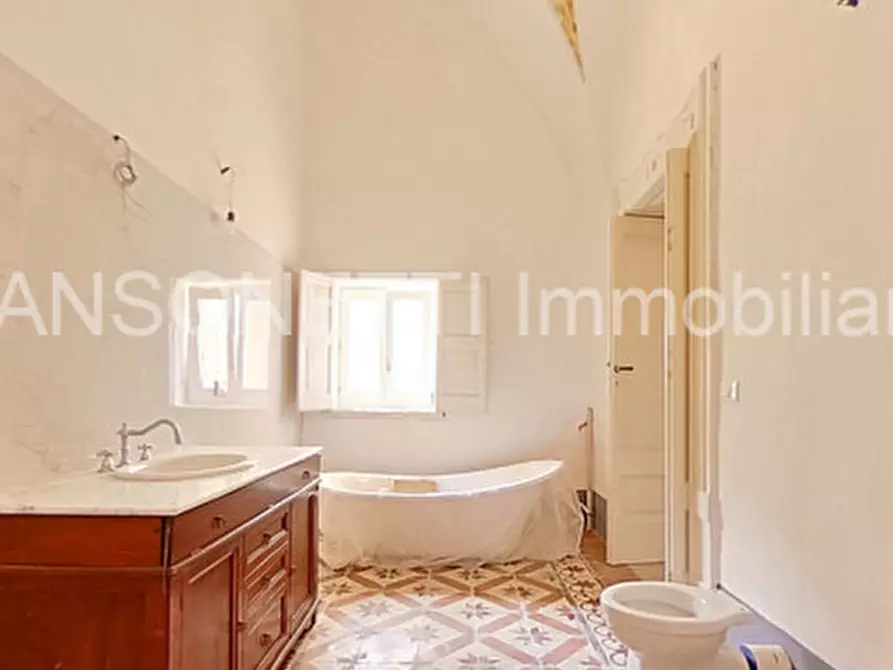 Immagine 32 di Palazzo in vendita  a Specchia