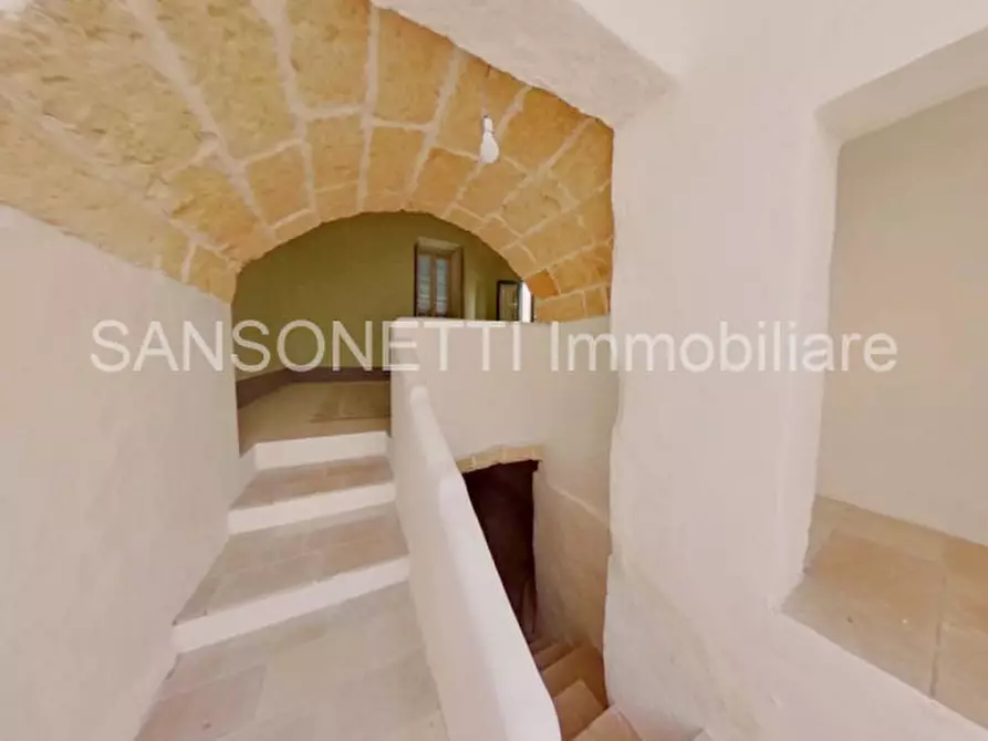 Immagine 36 di Palazzo in vendita  a Specchia