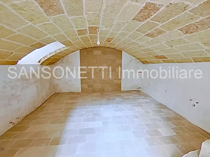 Immagine 38 di Palazzo in vendita  a Specchia