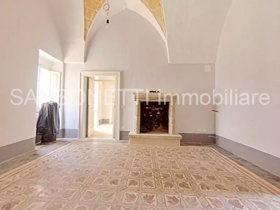 Immagine 41 di Palazzo in vendita  a Specchia