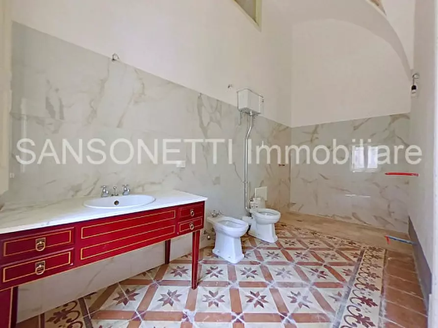 Immagine 47 di Palazzo in vendita  a Specchia