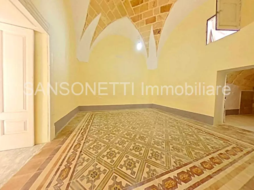 Immagine 48 di Palazzo in vendita  a Specchia