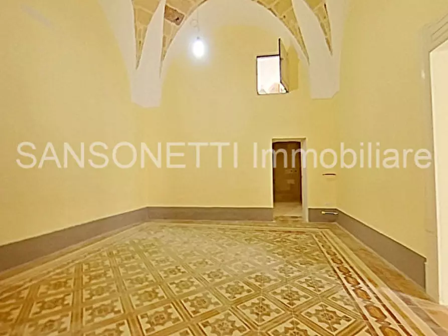 Immagine 49 di Palazzo in vendita  a Specchia