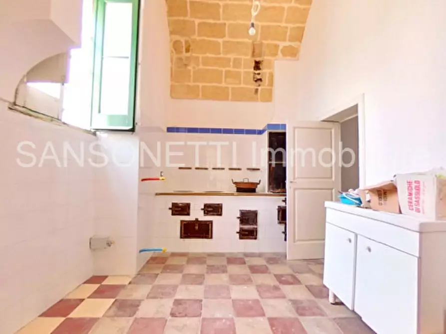 Immagine 53 di Palazzo in vendita  a Specchia