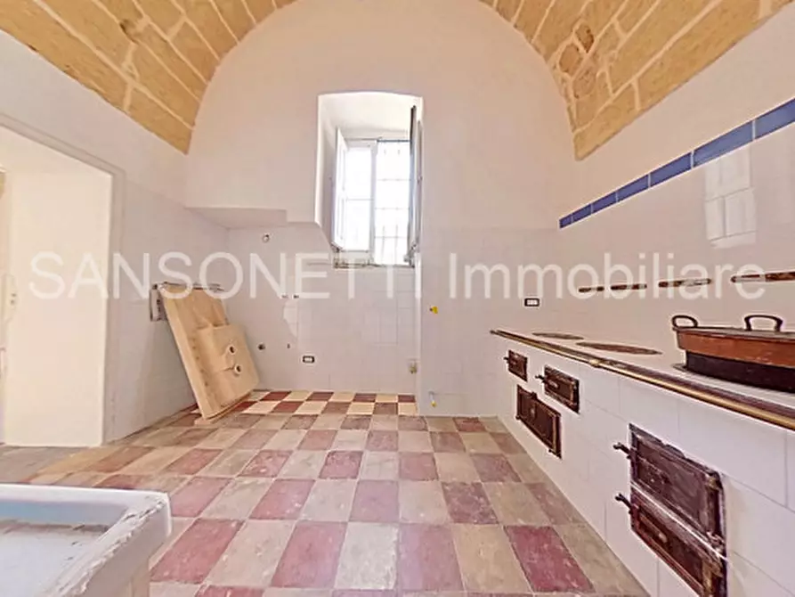 Immagine 54 di Palazzo in vendita  a Specchia