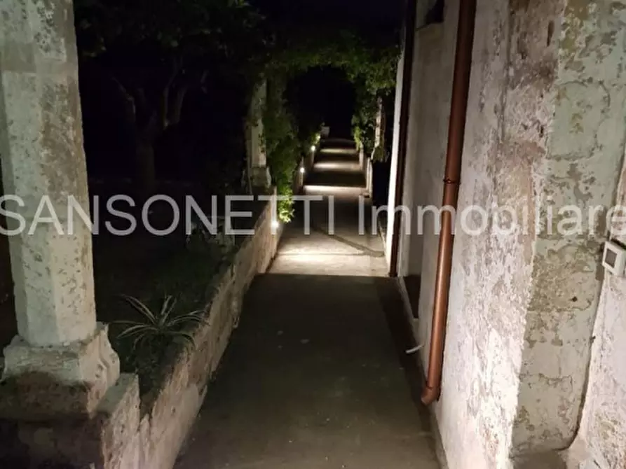 Immagine 59 di Palazzo in vendita  a Specchia