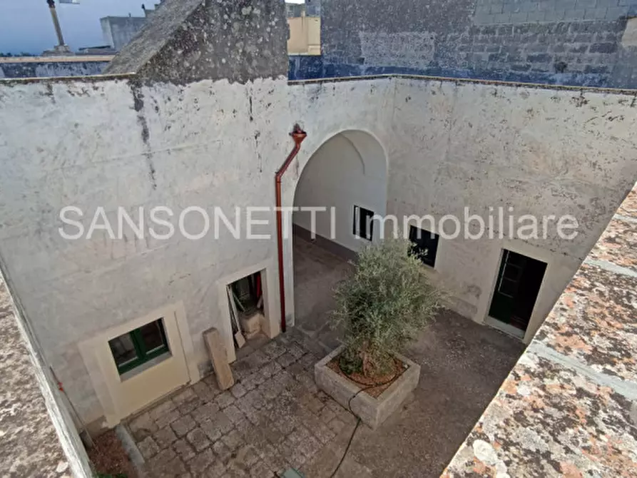 Immagine 64 di Palazzo in vendita  a Specchia