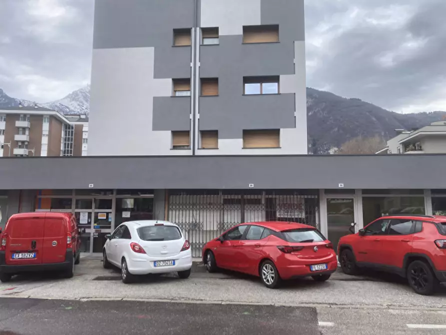 Immagine 1 di Negozio in affitto  in Via Medici a Trento
