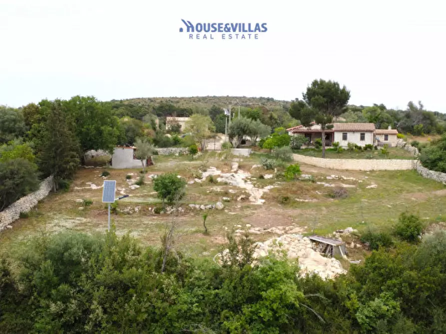 Immagine 1 di Villa in vendita  in sp 4 a Noto