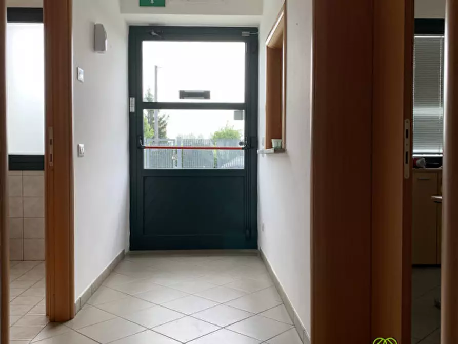 Immagine 2 di Capannone industriale in affitto  in via giacomo puccini a Campagna Lupia