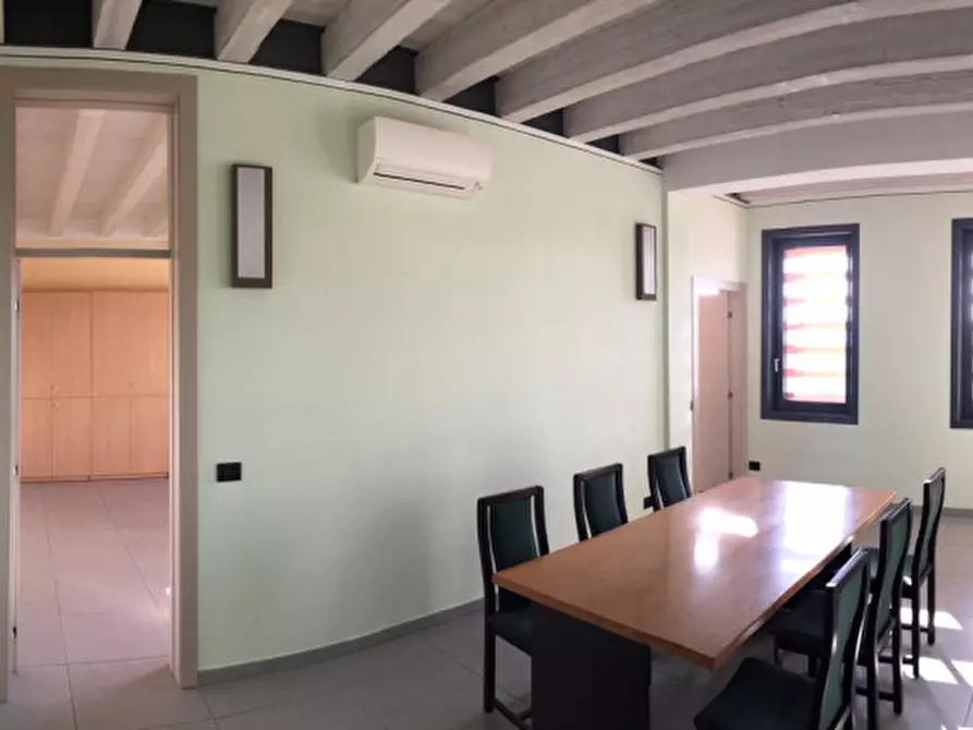 Immagine 1 di Ufficio in affitto  in Viale delle industrie a Rovigo