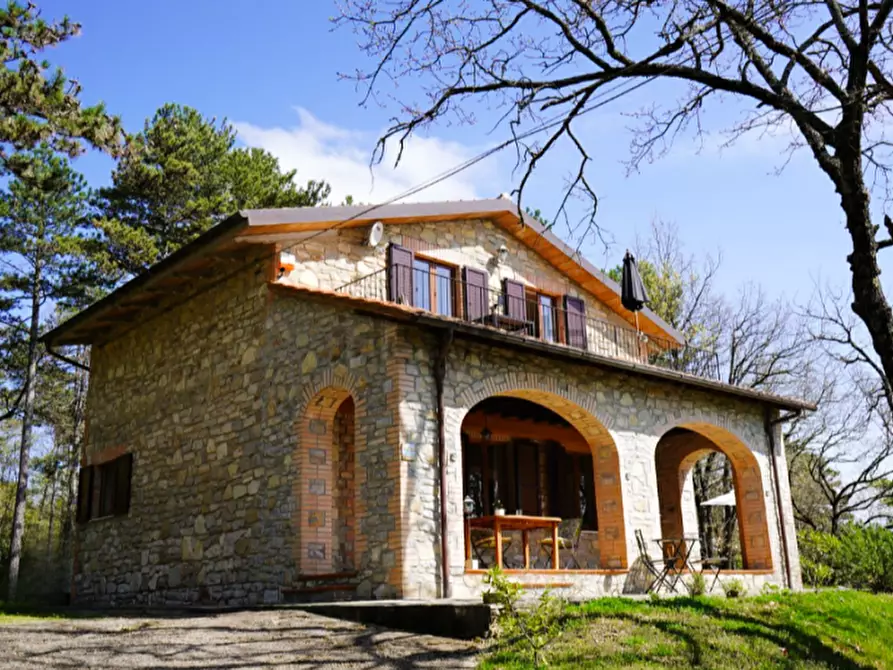 Immagine 1 di Villa in vendita  a Tuoro Sul Trasimeno