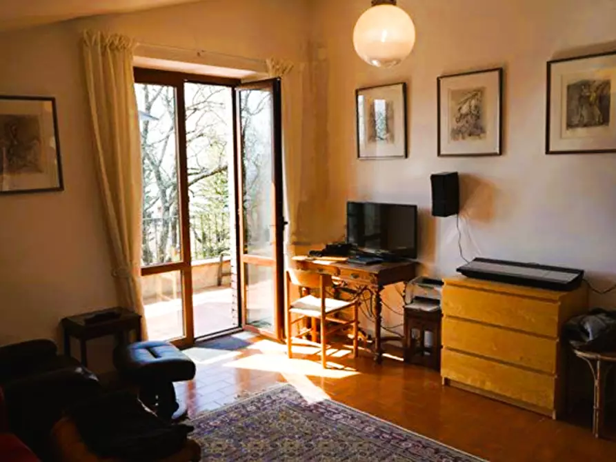 Immagine 5 di Villa in vendita  a Tuoro Sul Trasimeno