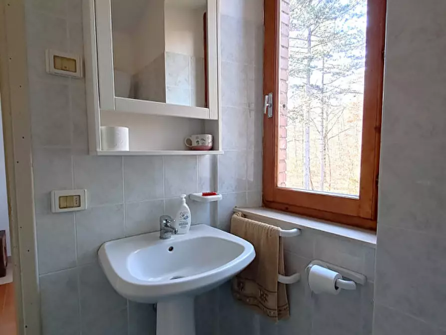 Immagine 18 di Villa in vendita  a Tuoro Sul Trasimeno