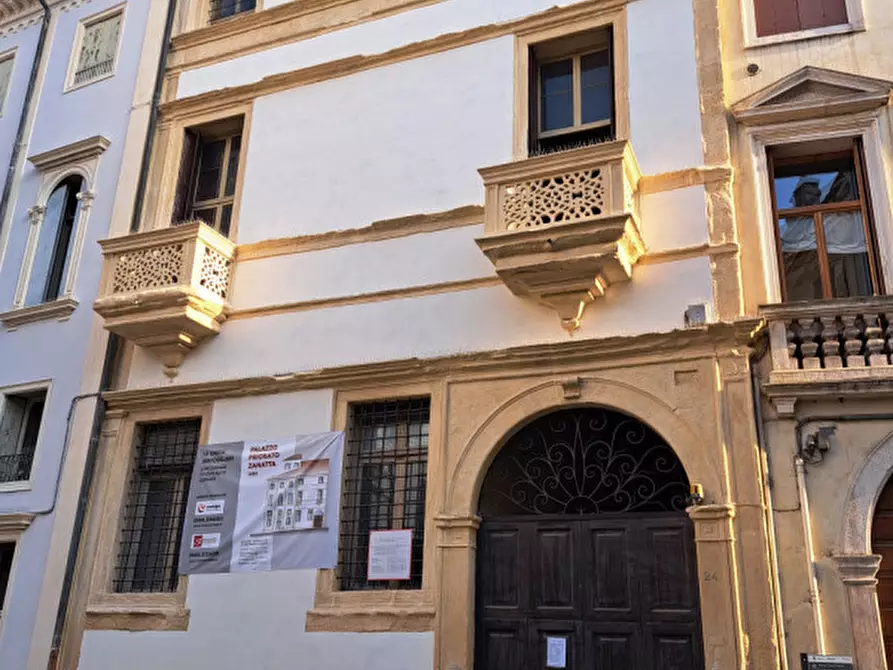 Immagine 1 di Appartamento in vendita  in Contrade PASINI / CARPAGNON a Vicenza