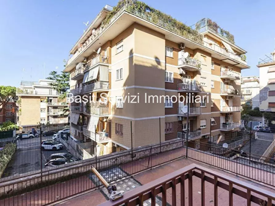 Immagine 1 di Appartamento in vendita  in via luigi ronzoni a Roma