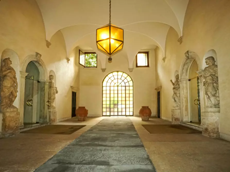 Immagine 17 di Appartamento in affitto  a Verona