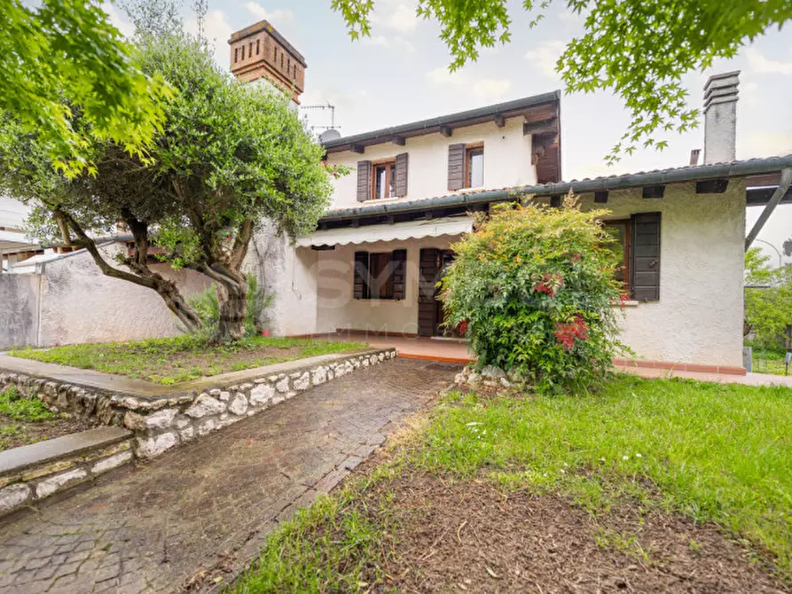 Immagine 1 di Casa bifamiliare in vendita  in VIA ALLENDE a Salzano