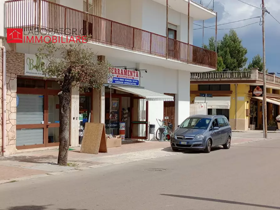 Immagine 2 di Negozio in vendita  in via provinciale 214 B a Guagnano