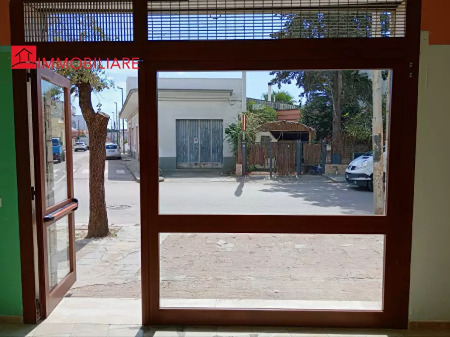 Immagine 3 di Negozio in vendita  in via provinciale 214 B a Guagnano