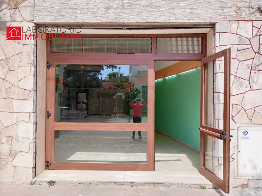 Immagine 4 di Negozio in vendita  in via provinciale 214 B a Guagnano