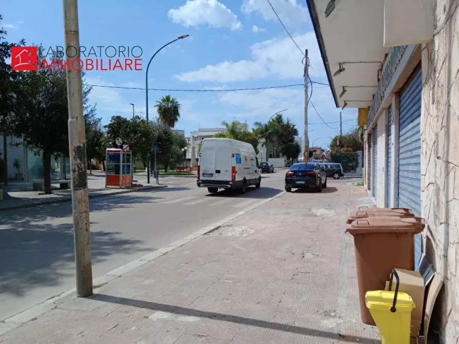 Immagine 6 di Negozio in vendita  in via provinciale 214 B a Guagnano