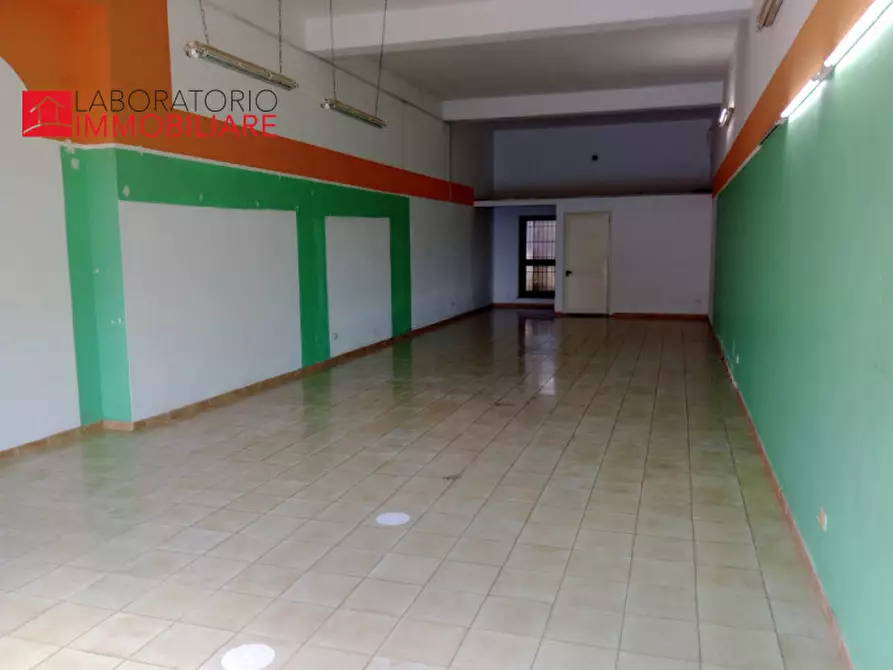 Immagine 8 di Negozio in vendita  in via provinciale 214 B a Guagnano