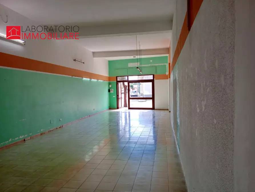 Immagine 11 di Negozio in vendita  in via provinciale 214 B a Guagnano