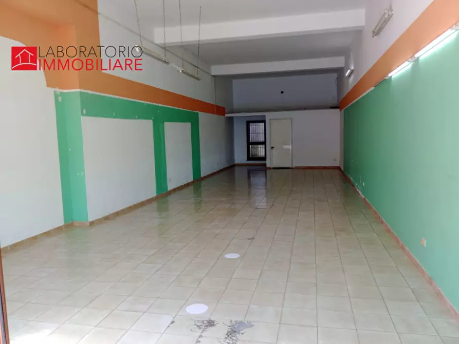 Immagine 12 di Negozio in vendita  in via provinciale 214 B a Guagnano