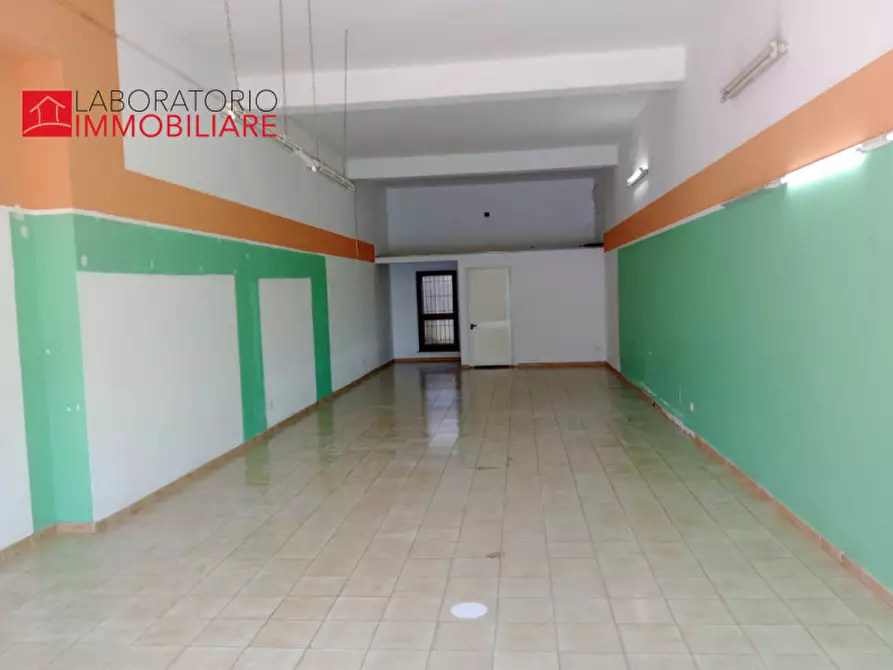 Immagine 14 di Negozio in vendita  in via provinciale 214 B a Guagnano