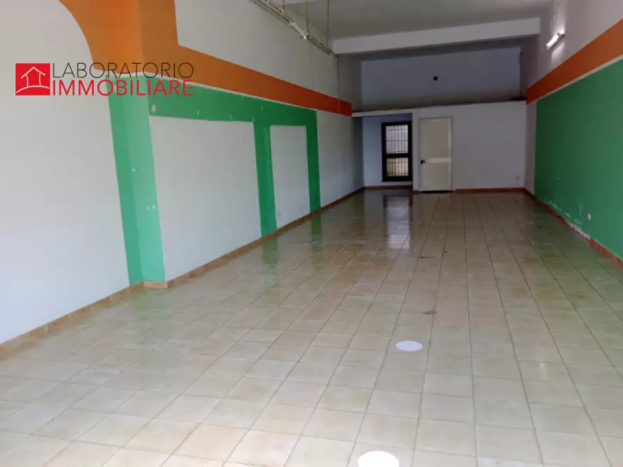 Immagine 15 di Negozio in vendita  in via provinciale 214 B a Guagnano