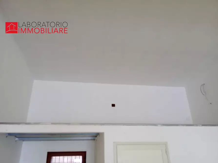 Immagine 16 di Negozio in vendita  in via provinciale 214 B a Guagnano