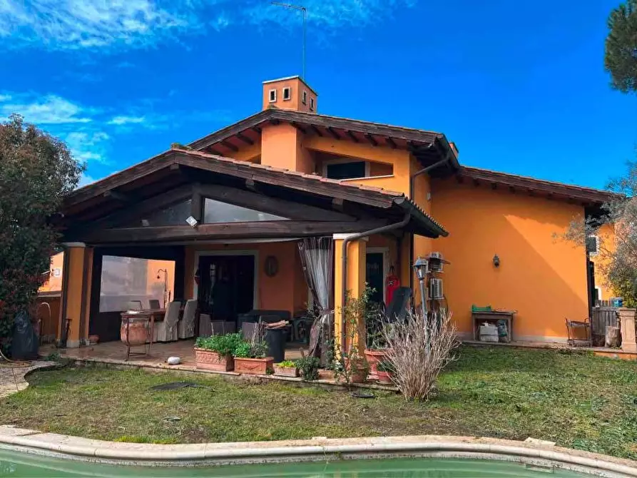 Immagine 1 di Villa in vendita  in VIA DI CASALE SELCE a Roma