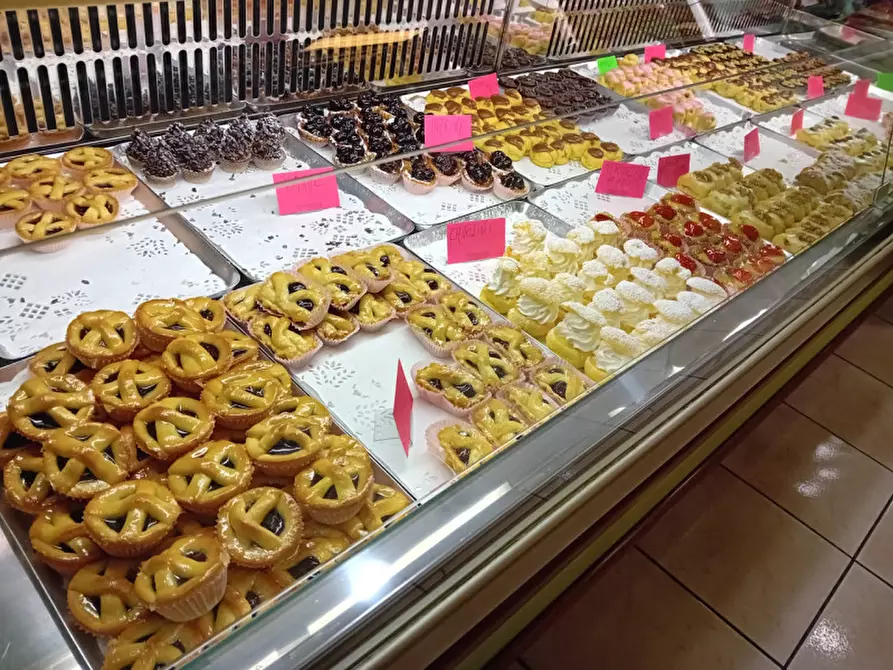 Immagine 4 di Attività commerciale in vendita  in via A. gramsci a Desenzano Del Garda